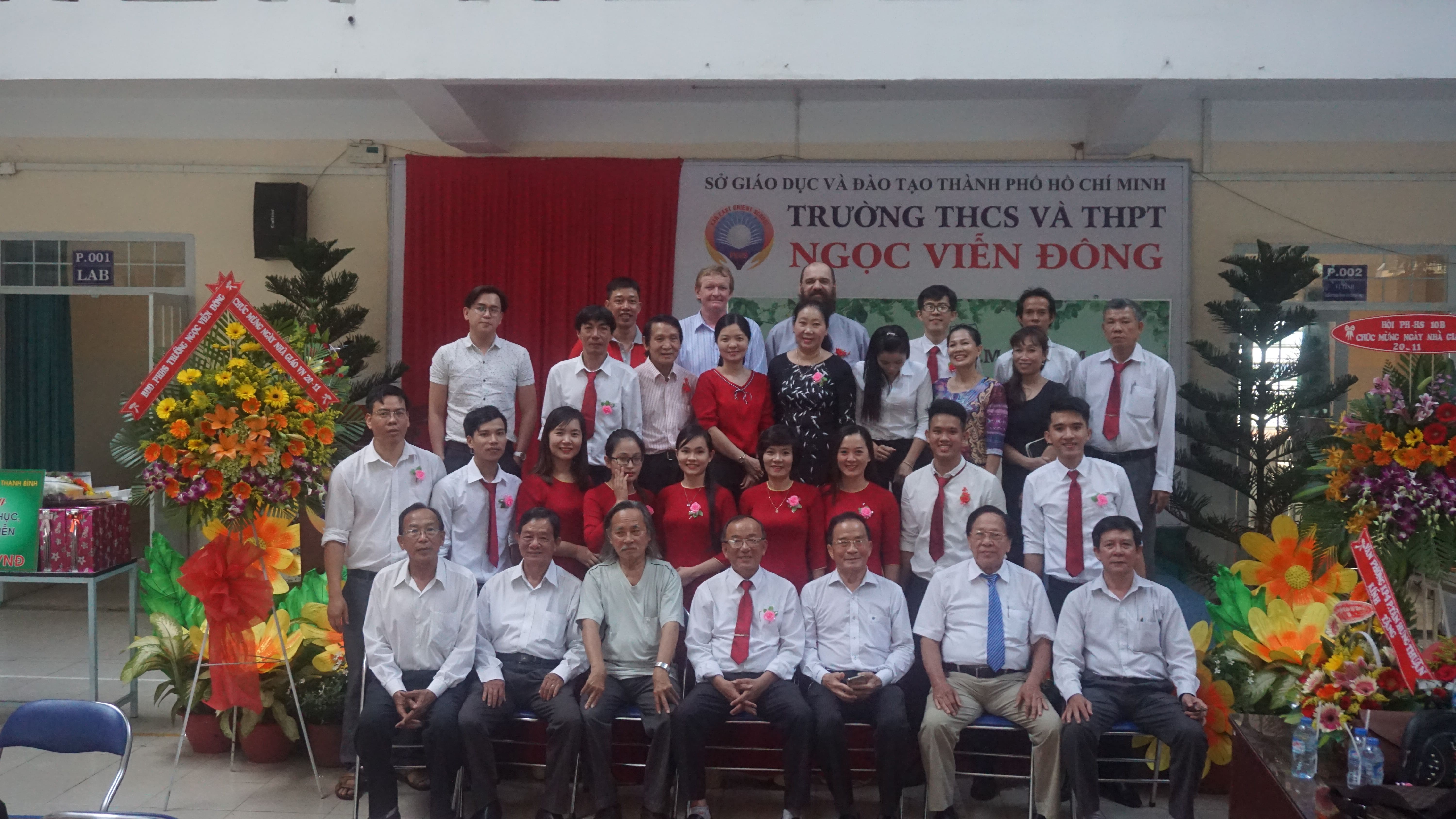 Hình ảnh lưu niệm sau buổi lễ meeting nhân ngày 20/11 của tập thể hội đồng trường THCS và THPT Ngọc Viễn Đông
