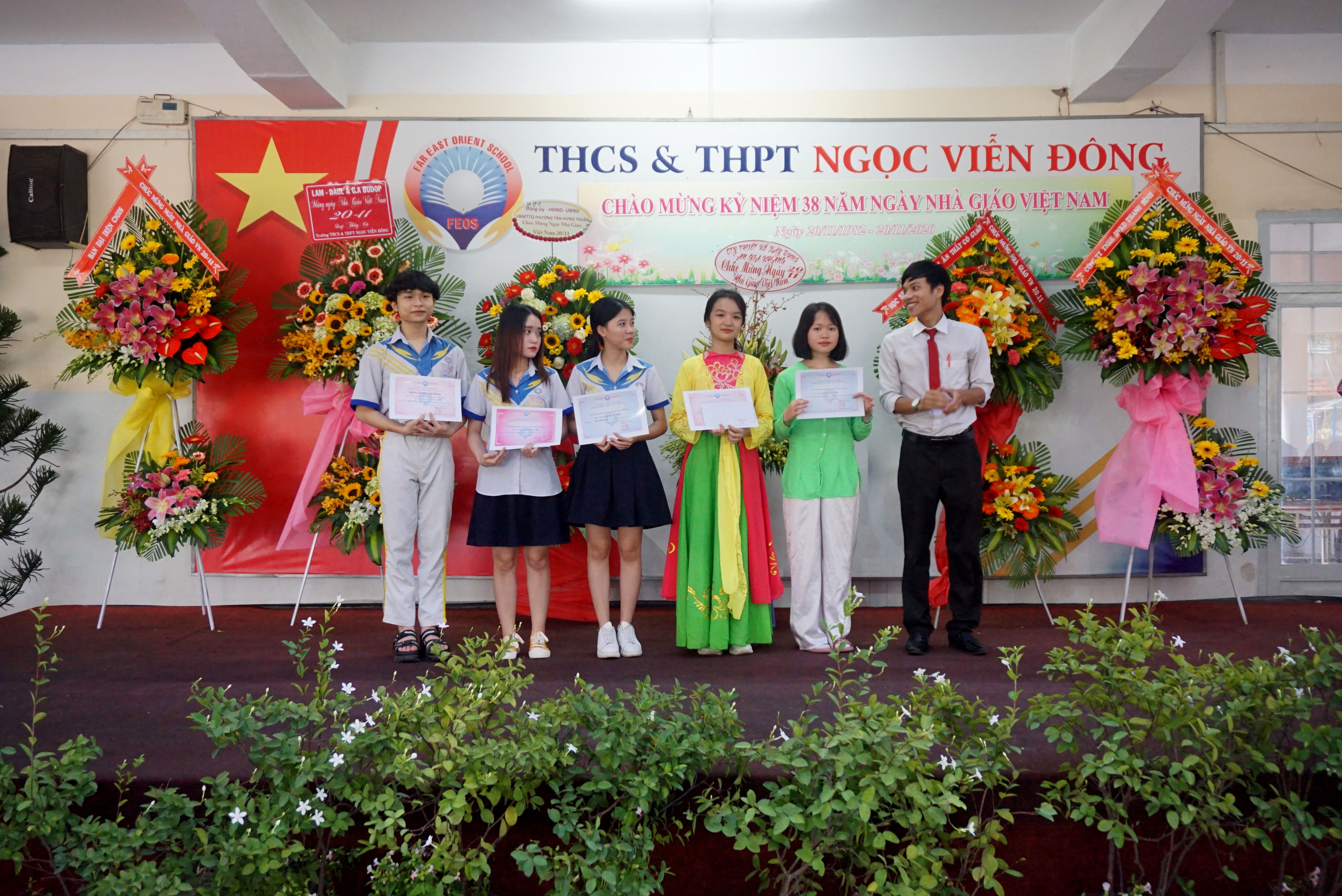Chào mừng kỷ niệm 38 năm ngày Nhà giáo Việt Nam của trường THCS và THPT Ngọc Viễn Đông