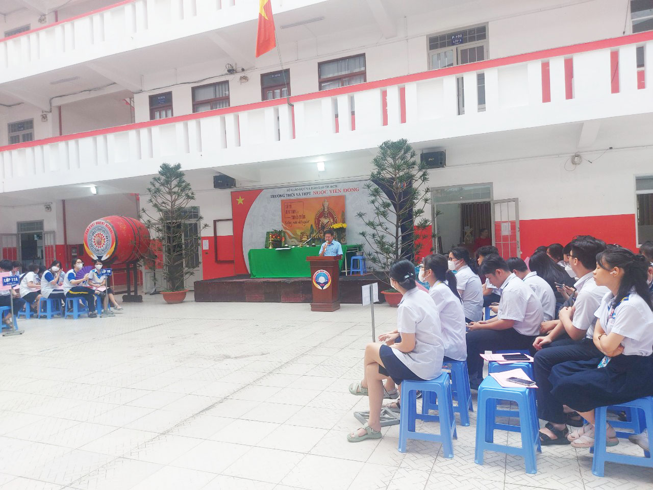 Thầy Nguyễn Khắc Khanh đọc diễn văn khai mạc