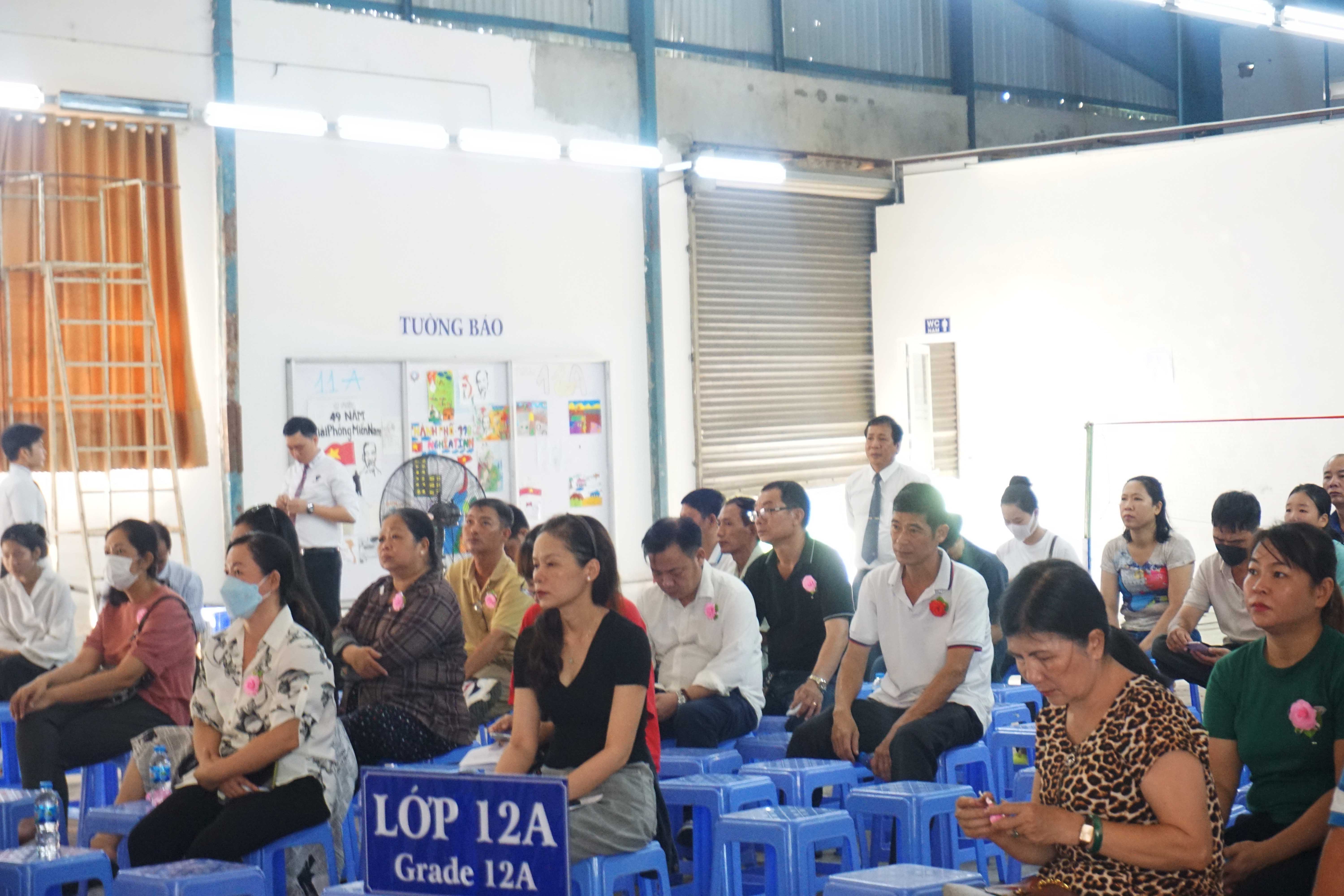 Cha mẹ học sinh tham dự talkshow Toxic Parents của trường THCS và THPT Ngọc Viễn Đông